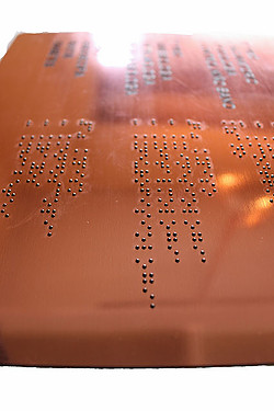 Materiales de Letreros | Letreros para Ascensores. letrero.braille.acrilico1